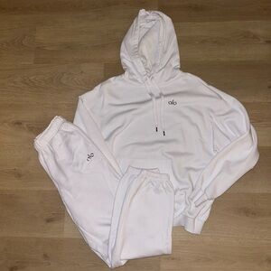 Alo Yoga Accolade Sweatshirt and Joggers